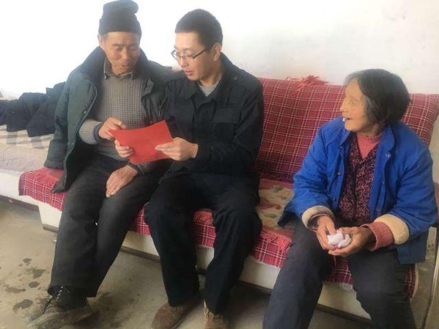 迷路的可爱女宝宝